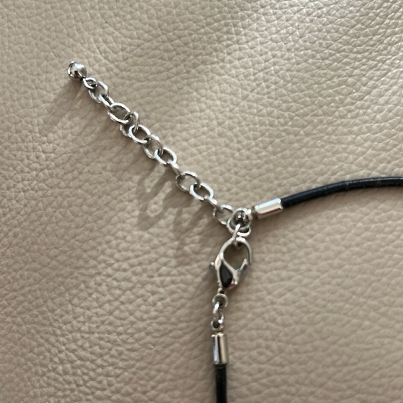 Vintage Necklace Silver and Black Leather with Lobster Clasp. - Picture 4 of 5